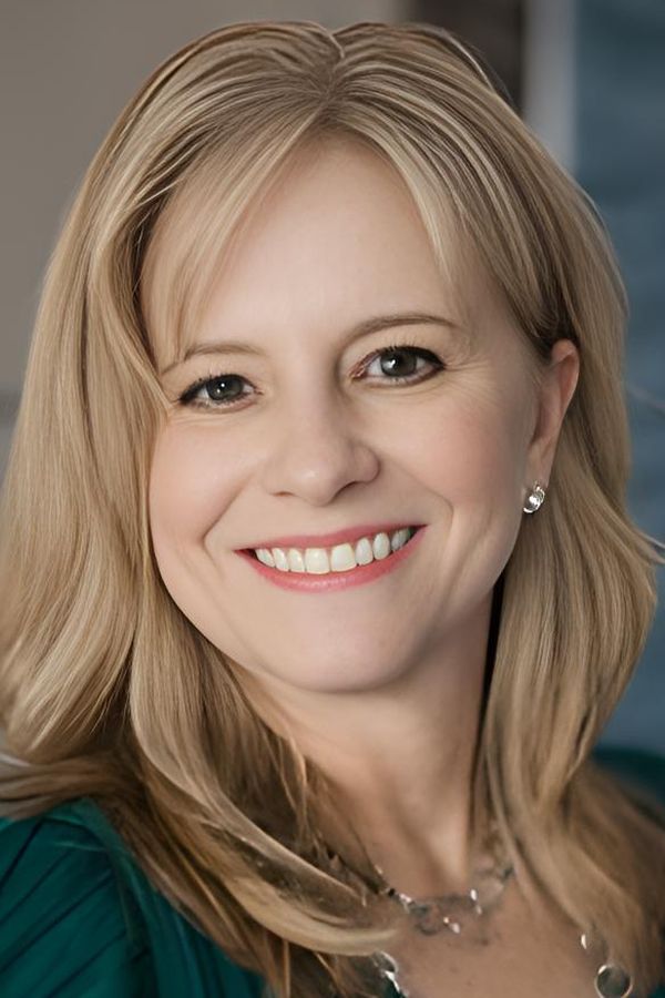 lori-askew-3 600 900